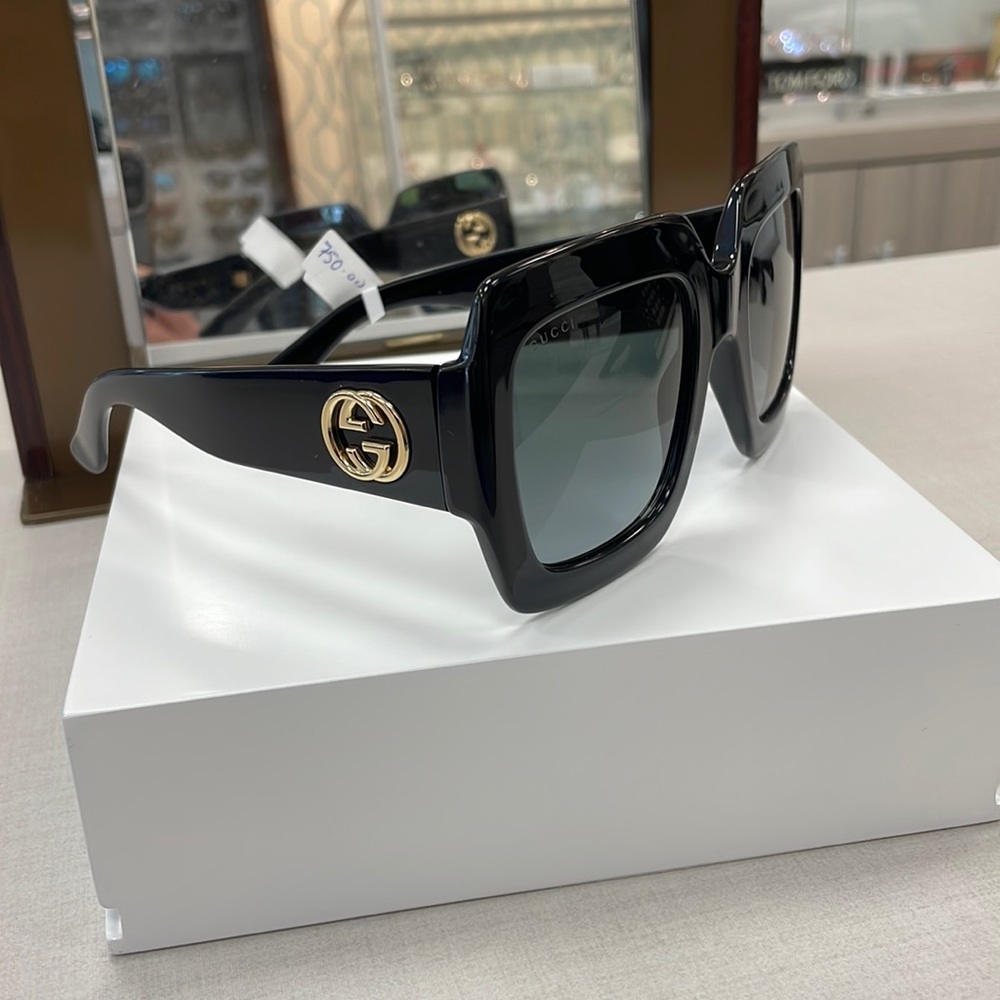 NWT Gucci sunglasses GG0053sn